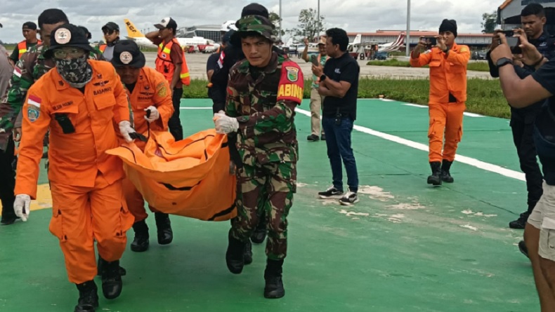 4 Jenazah Korban Helikopter Jatuh di Papua Dievakuasi ke RSUD Mimika