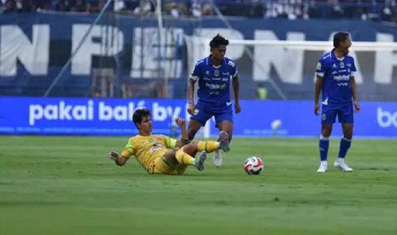 Persib Gilas Persebaya, Debut Thom Haye dan Eliano Reijnders Diganggu Hujan Deras