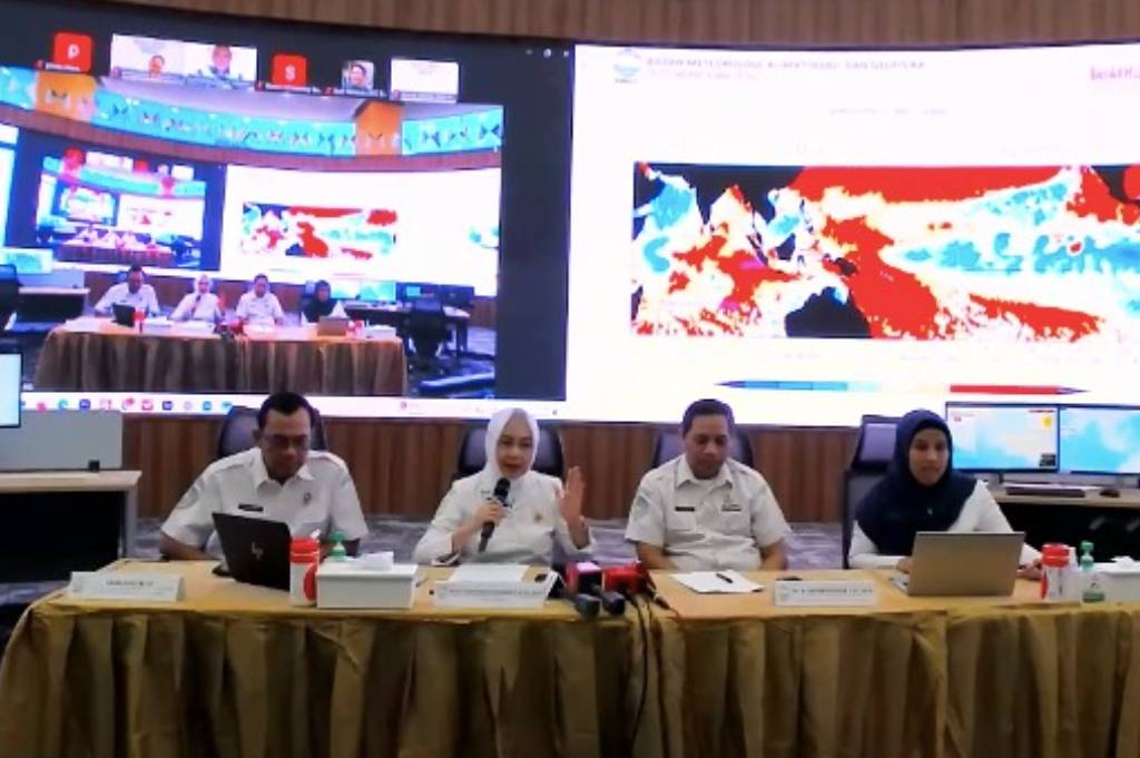 Potensi Cuaca Ekstrem, BMKG Gelar Operasi Modifikasi Cuaca di Jateng dan Jatim