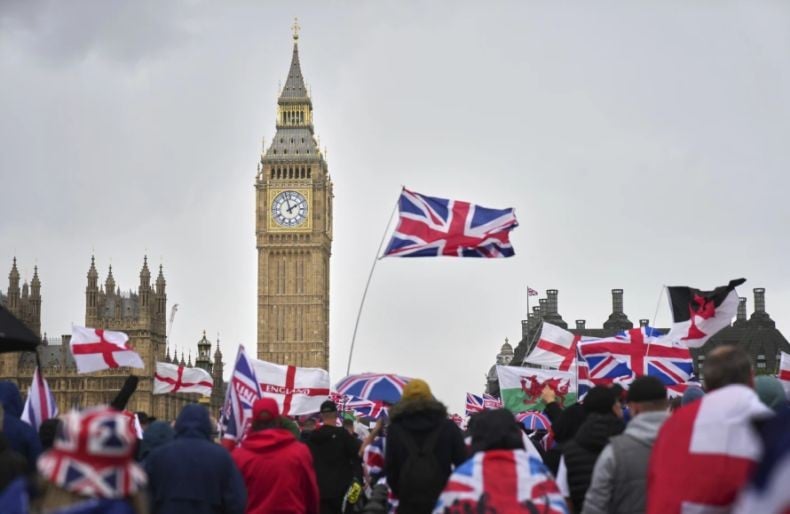  Orasi Anti-Islam Warnai Demo Rusuh di London, Sebut Muslim Musuh Eropa