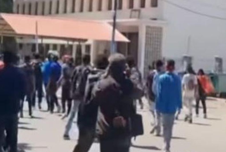 Ribuan Mahasiswa Timor Leste Geruduk Gedung DPR Lagi: Hentikan Kebiasaan Beli Mobil Baru!