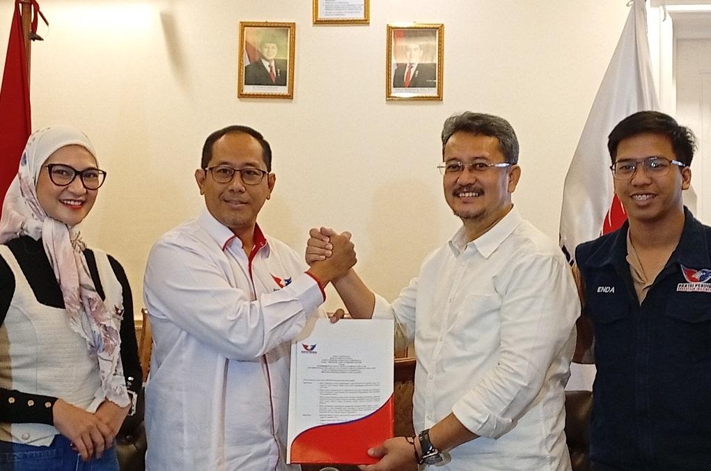 Ferry Kurnia Serahkan SK ke Plt DPW Perindo Yogyakarta Aswin Hudayan, Titip Pesan Ini