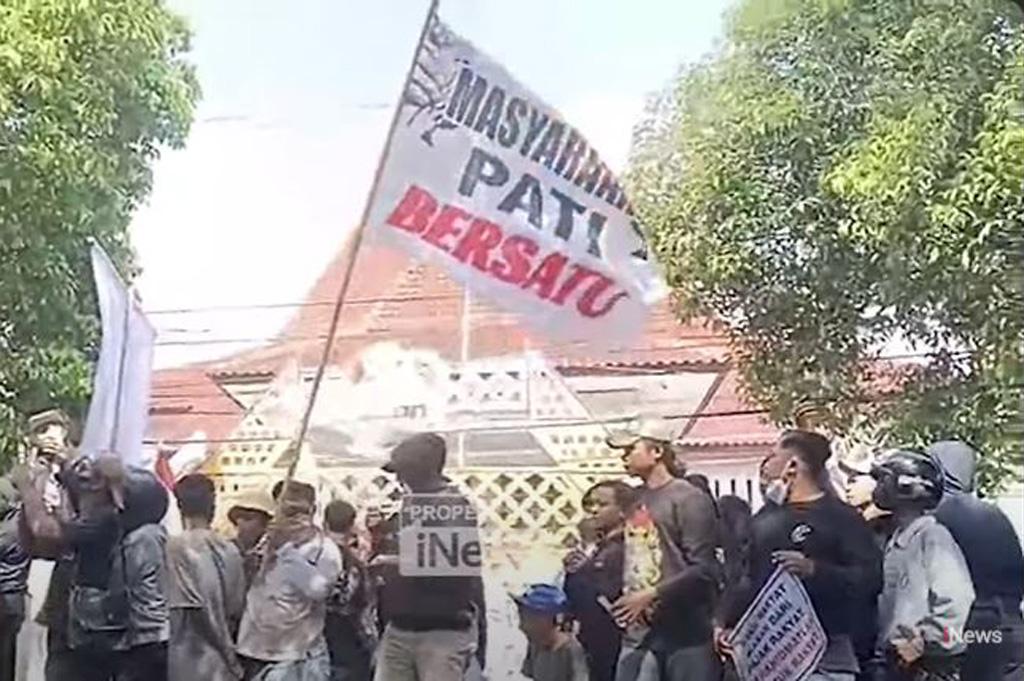 Pati Bergejolak, Warga Demo Tuntut Pemakzulan Bupati Sadewo