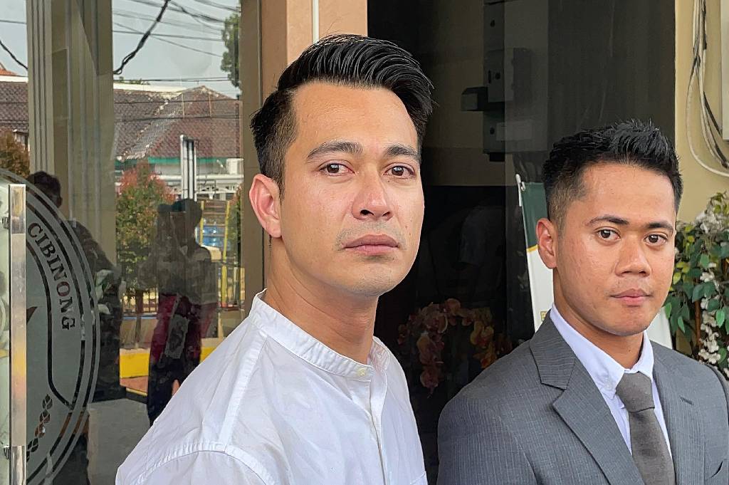 Tangis Eza Gionino Pecah usai Jalani Sidang Cerai: Saya Banyak Dosa