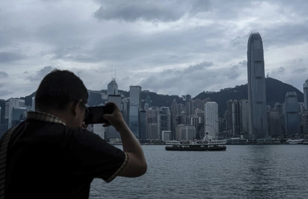 Hong Kong Shut Down Jelang Terjangan Topan Terkuat di Dunia Ragasa