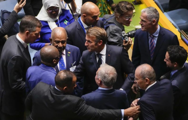 Terjebak di Jalanan New York, Presiden Macron Rela Tunggu Rombongan Trump Melintas