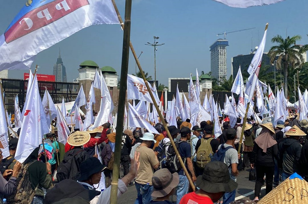 Massa Demo Hari Tani Nasional Tiba di DPR, Jalan Gatsu Arah Slipi Ditutup