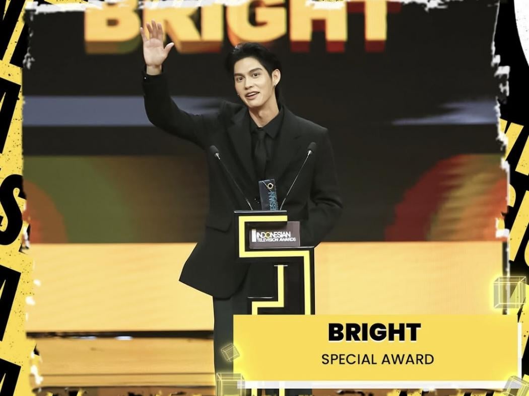 Aktor Thailand Bright Terima Penghargaan Spesial Indonesian Television Awards 2025