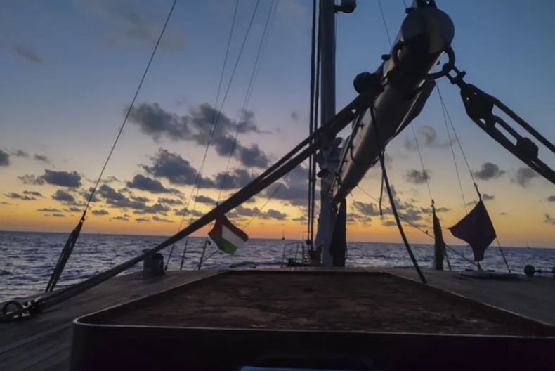 Masuki Zona Bahaya ke Gaza, Armada Global Sumud Flotilla Diteror Kapal Misterius