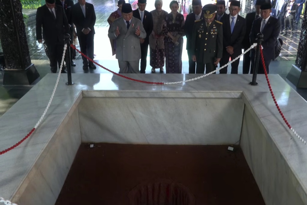 Hari Kesaktian Pancasila, Prabowo Berdoa di Sumur Lubang Buaya
