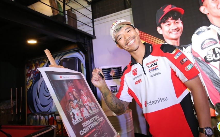 Jelang MotoGP Mandalika, Pembalap Somkiat Chantra Makan Malam Bareng Pemilik Bengkel