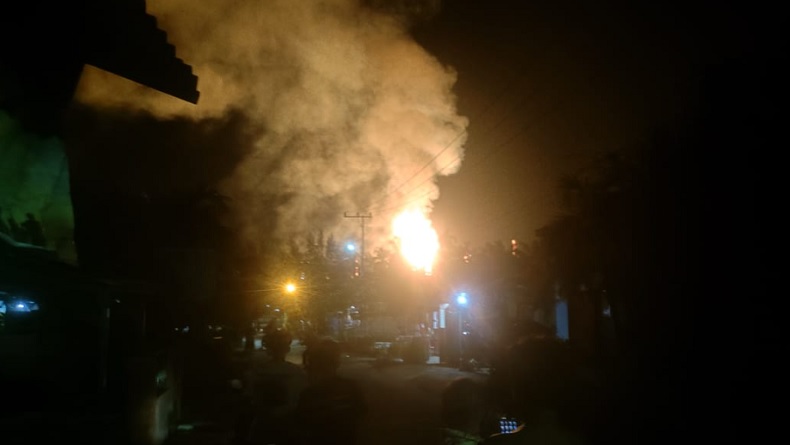 Kilang Pertamina Dumai Terbakar Hebat 