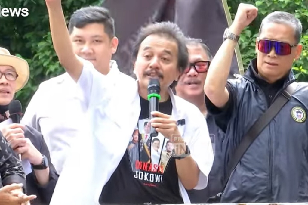 Roy Suryo Orasi Berapi-api: Jokowi dan Kroninya Harus Kita Giring Masuk KPK