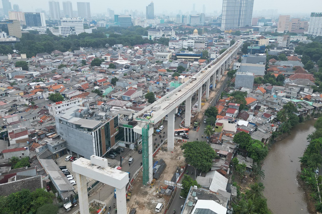 Proyek LRT Velodrome-Manggarai Hampir Rampung, Warga Yakin Bawa Manfaat Besar