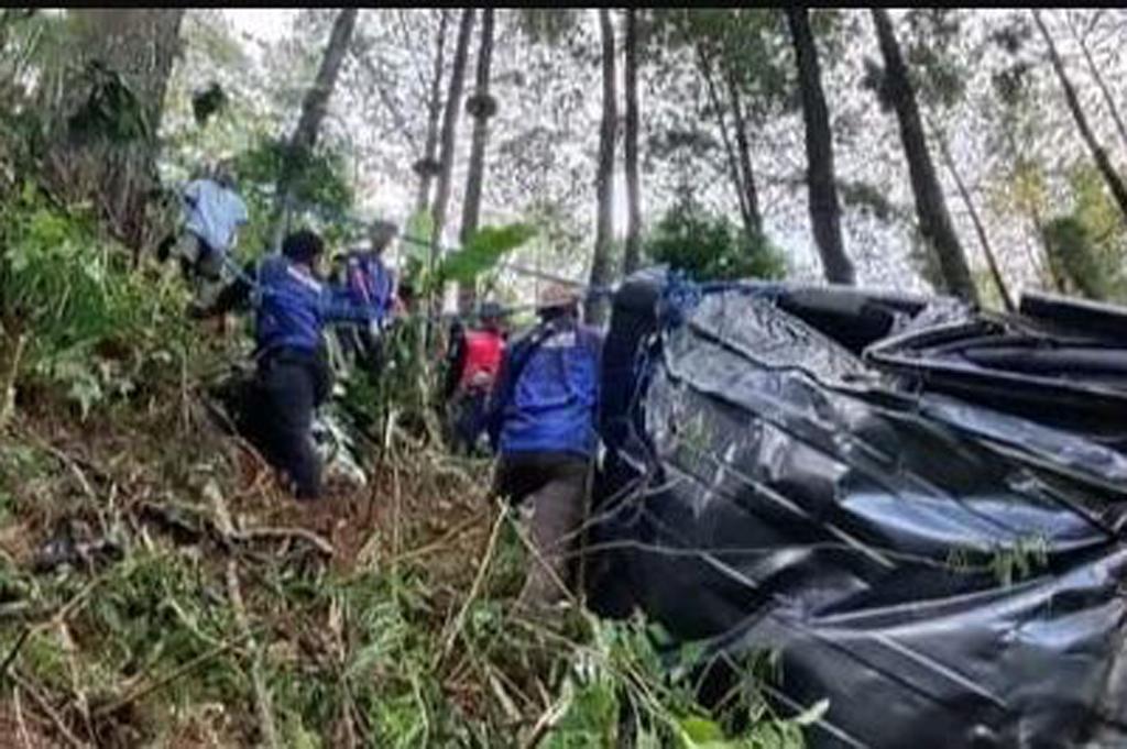 Kecelakaan Minibus Masuk Jurang di Pacet Mojokerto, 2 Orang Tewas dan 5 Luka-Luka