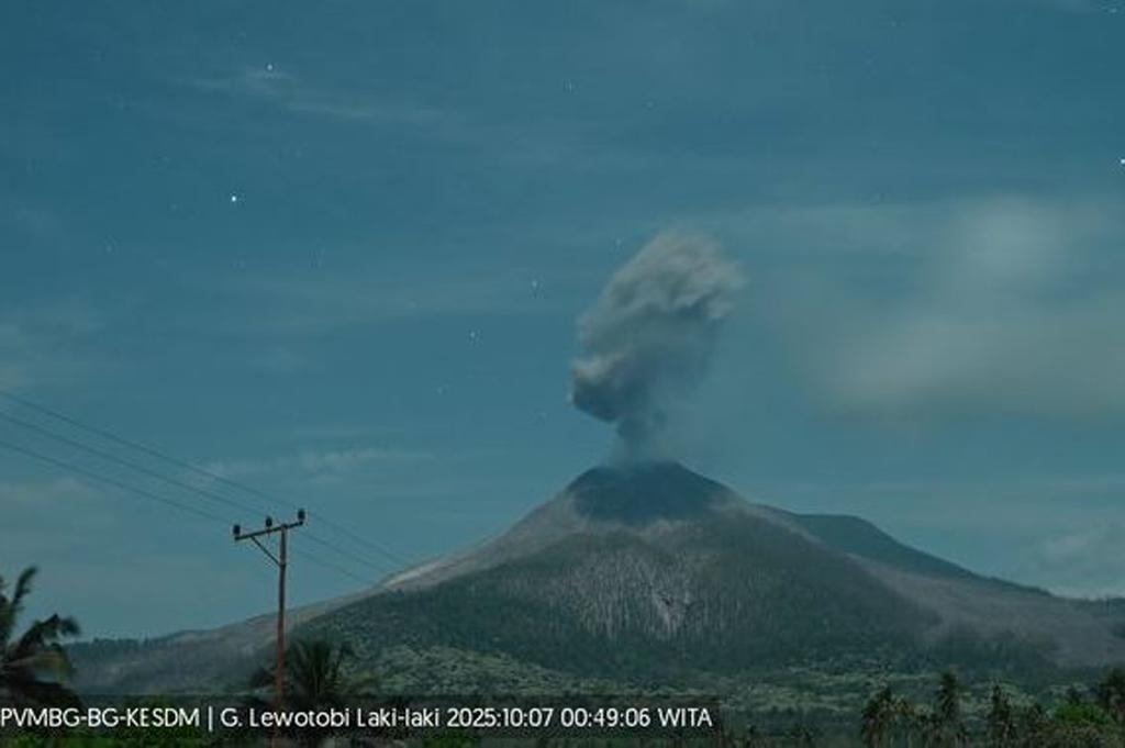 Gunung Lewotobi Laki-laki di NTT Erupsi, Kolom Abu Capai 2.000 Meter