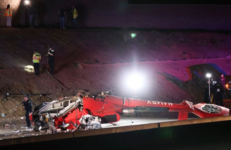 Horor! Helikopter Ambulans Jatuh di Jalan Tol