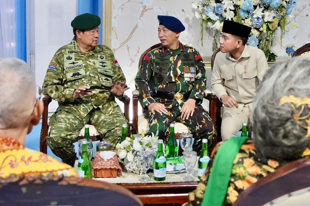 Demokrat Perlihatkan Foto SBY Ngobrol Akrab dengan Kapolri, Ada Gibran Nyimak