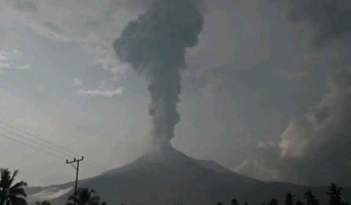 Gunung Lewotobi Laki-laki Meletus Dahsyat Hari Ini, Kolom Abu 5.000 Meter