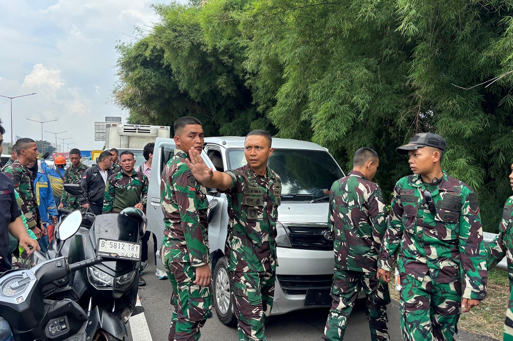 Heroik! Prajurit TNI AD Tangkap Pelaku Begal dan Tabrak Lari di Kebon Jeruk Jakbar