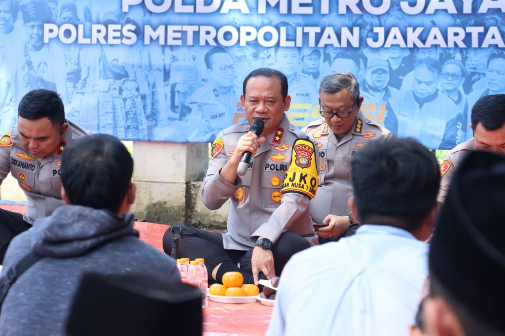 Makan Siang Bareng, Kapolda Metro Sebut Pedagang Kopi Keliling Punya Peran Penting Jaga Jakarta