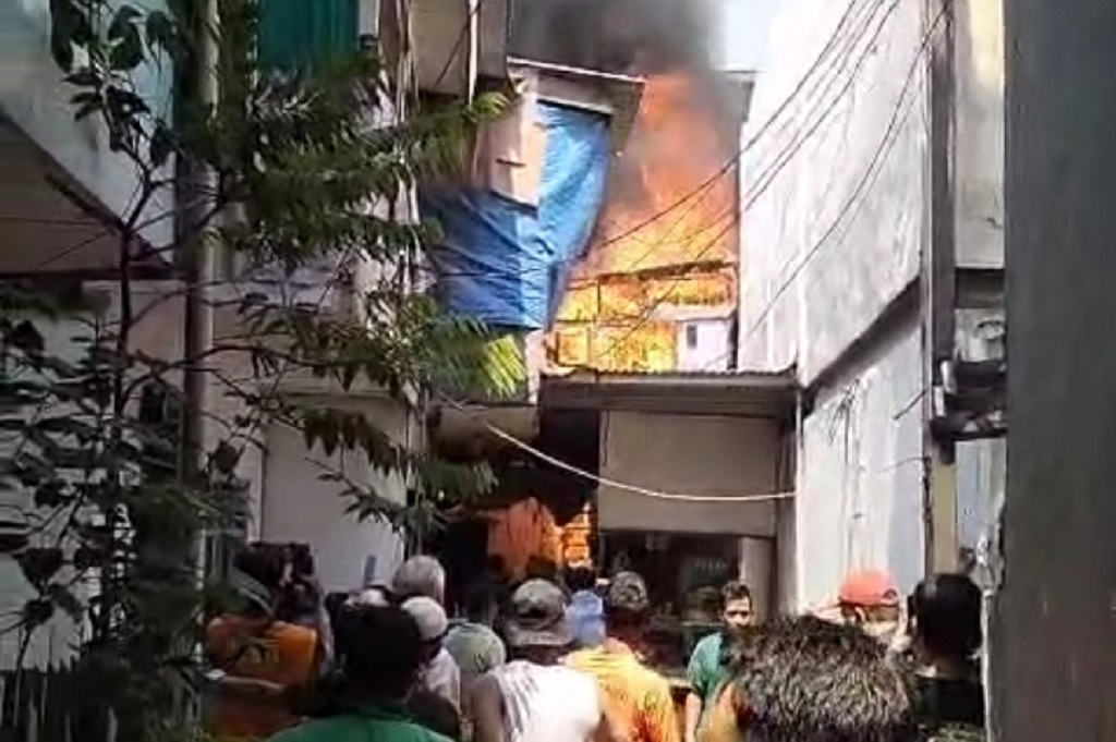 Kebakaran di Permukiman Padat Tambora Jakbar, 21 Unit Damkar Dikerahkan!