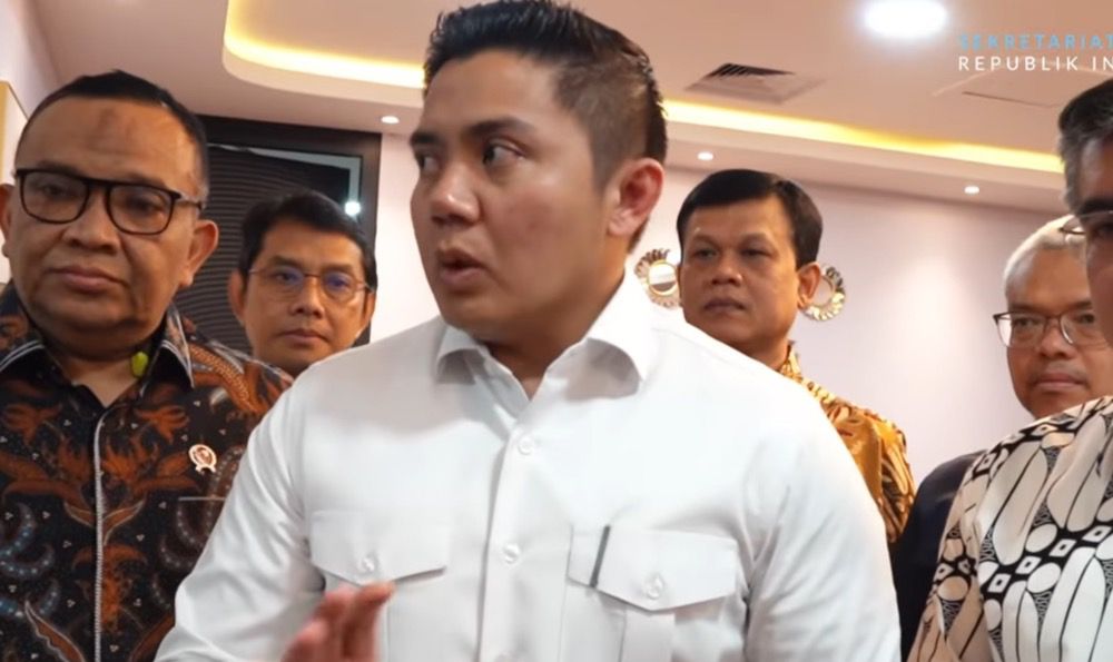 Seskab Teddy Buka-bukaan soal Gaji Program Magang Fresh Graduate, Berapa?