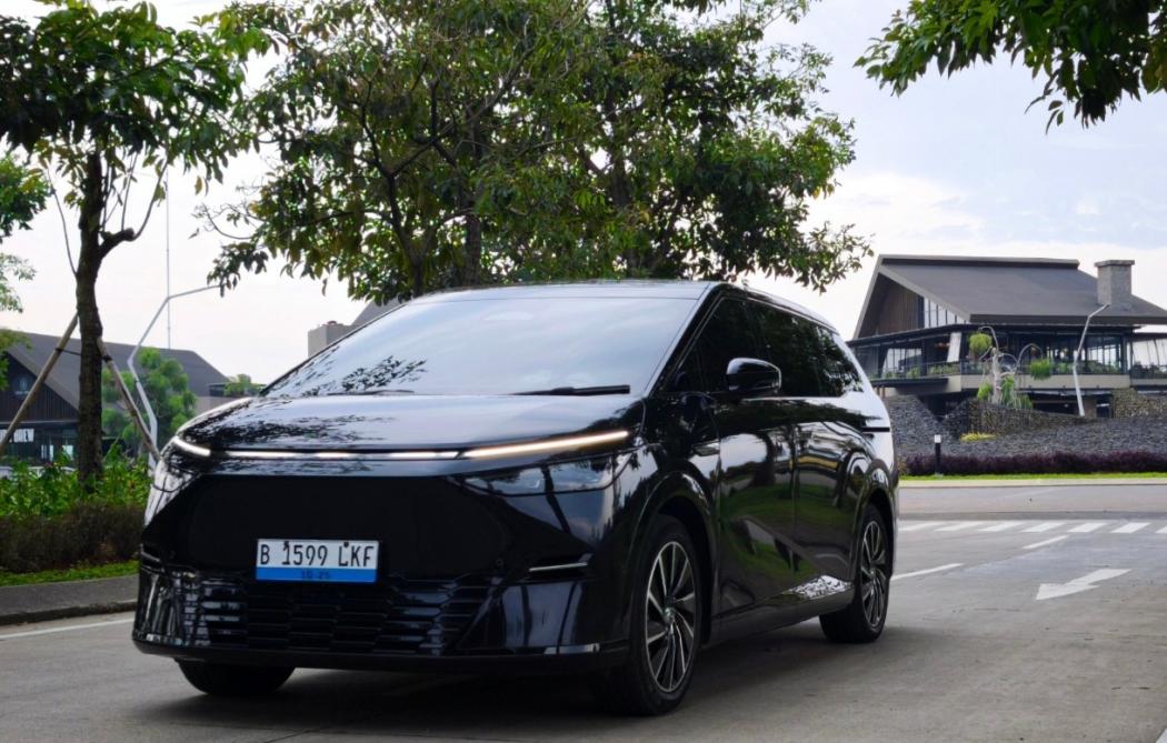 Menjajal Mobil Listrik Xpeng X9, Dilengkapi Teknologi AI Fitur-Fiturnya Bikin Kaget 