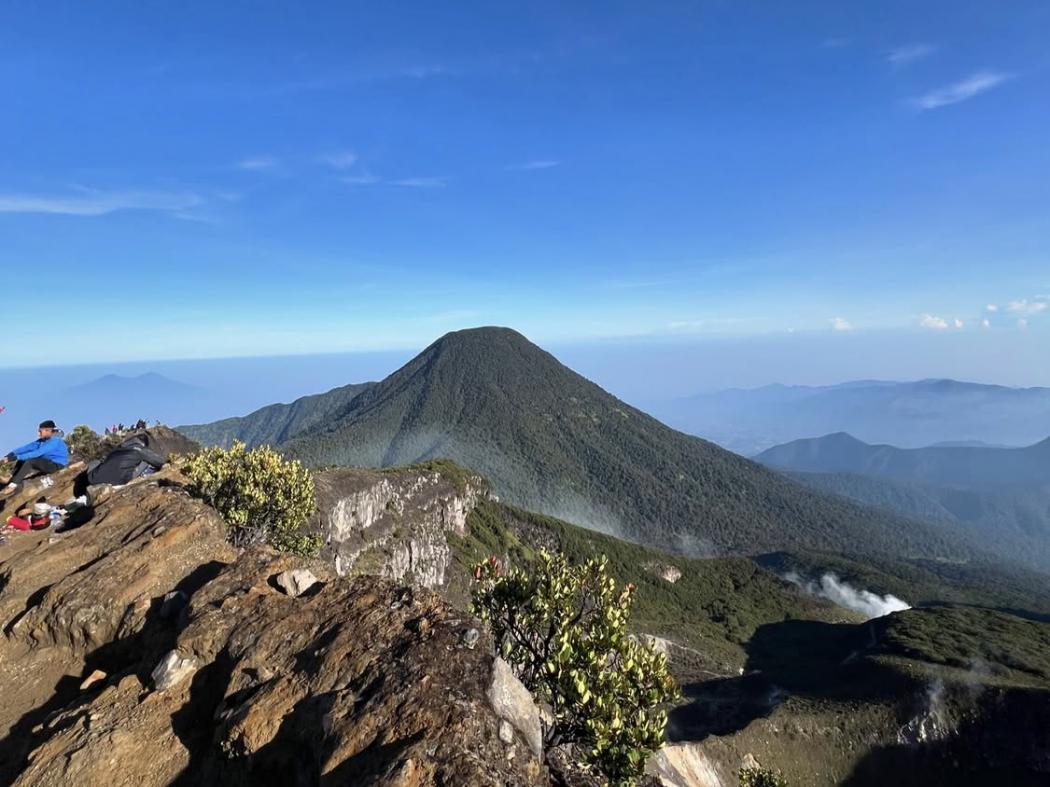 Pengumuman! Gunung Gede Pangrango Ditutup Sementara Mulai Hari Ini
