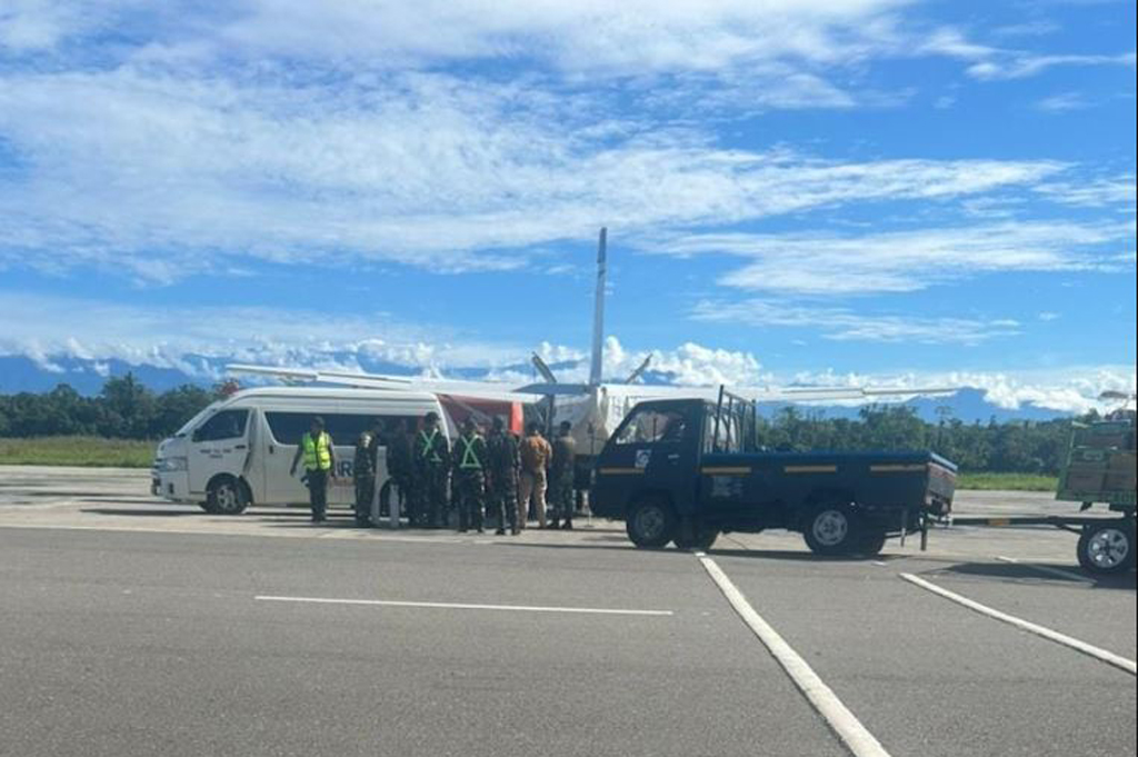 Prajurit TNI Tertembak saat Kontak Senjata dengan KKB di Intan Jaya, Dievakuasi ke Timika