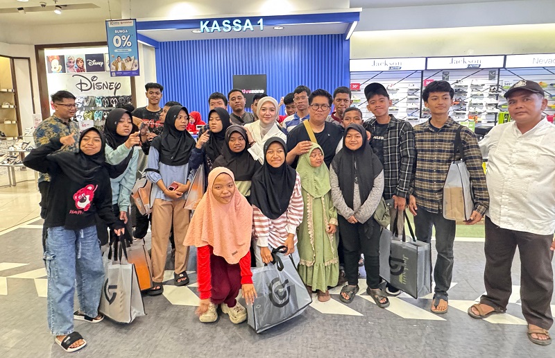 Wabup Kukar Ajak Siswa SLB Negeri Tenggarong Belanja dan Makan Bersama