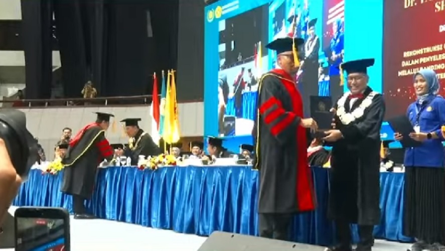 Heboh Ahmad Sahroni Muncul ke Publik, Kini Sandang Gelar Doktor Ilmu Hukum