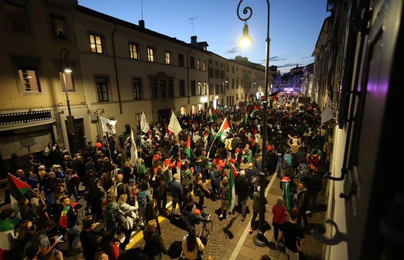 Kualifikasi Piala Dunia Italia Vs Israel, Demonstran Bentrok dengan Polisi di Luar Stadion Udine