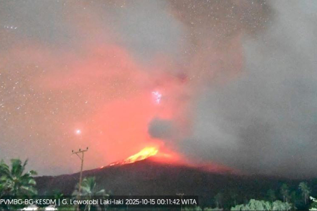 Gunung Lewotobi Laki-laki Meletus Dahsyat, Kolom Abu Capai 10.000 Meter ke Langit