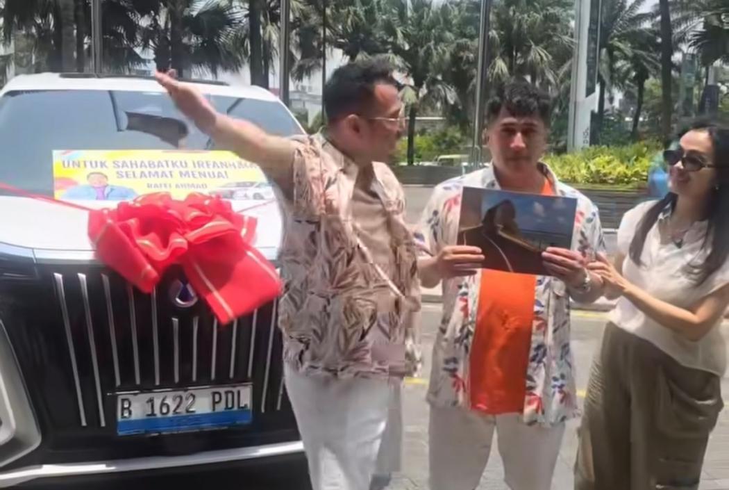 Heboh, Irfan Hakim Diberi Kado Raffi Ahmad Mobil Listrik Seharga Nyaris Rp1 Miliar