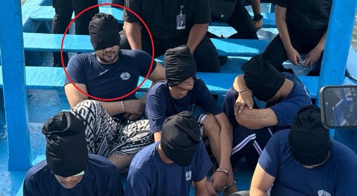 Potret Ammar Zoni Mata Ditutup Kain Hitam saat Dipindah ke Lapas Super Maximum Security Nusakambangan