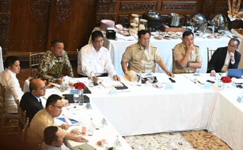 Prabowo Gelar Ratas di Kertanegara, Beri Arahan Khusus ke Menkeu hingga Mentan  