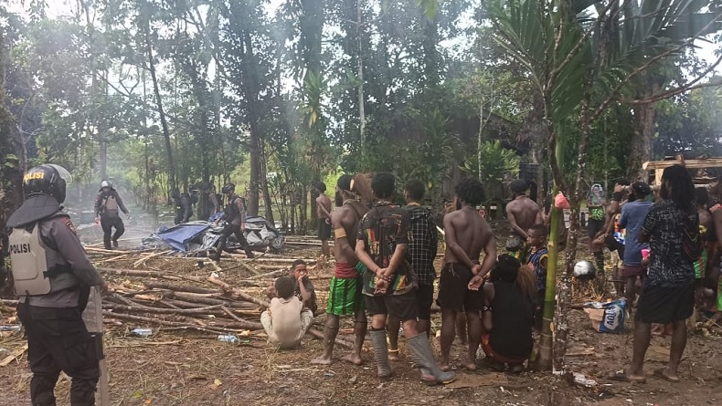 Bentrokan Warga Pecah di Mimika, Polisi Tembakkan Gas Air Mata 