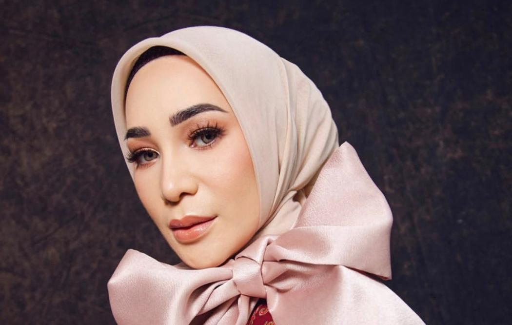 Andre Taulany Keukeuh Gugat Cerai, Erin: Pergi Umroh Gih Biar Hati Gak Panas