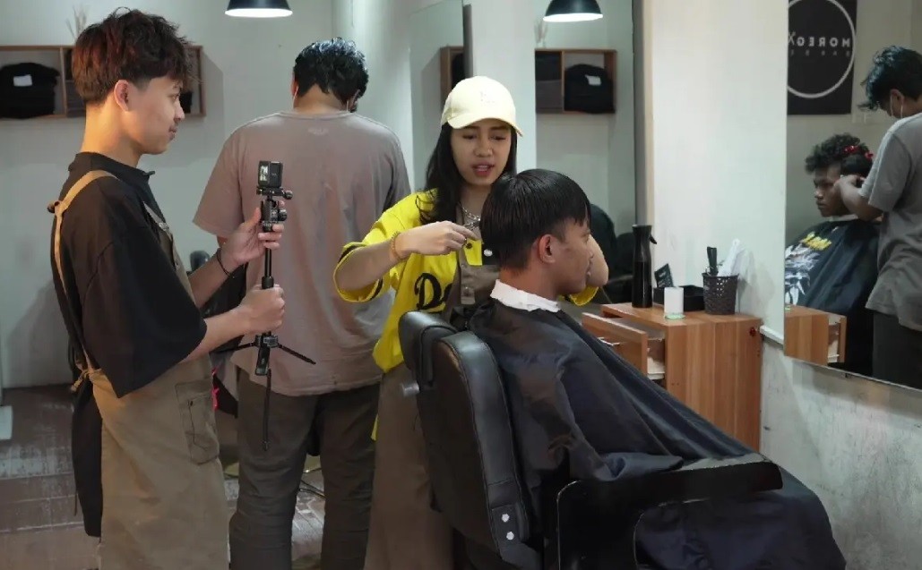 Dari Jepit Rambut Ngasal Sampai Nyukur Teman Sendiri