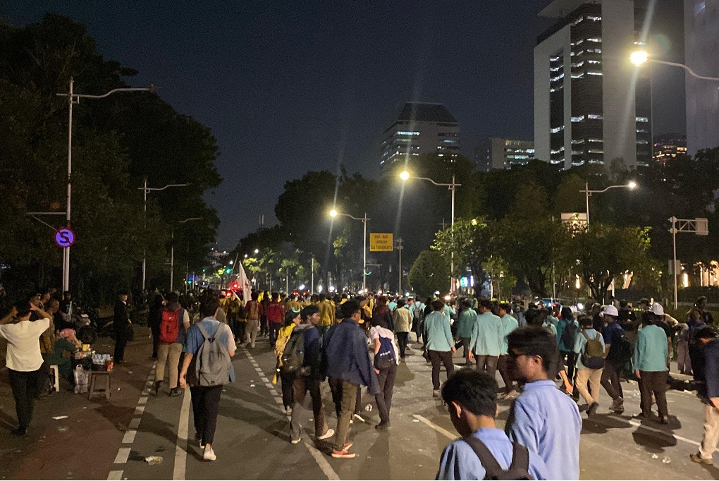 Massa Demo Setahun Prabowo-Gibran Bubar usai Sampaikan 17 Tuntutan, Lalin Dibuka Lagi