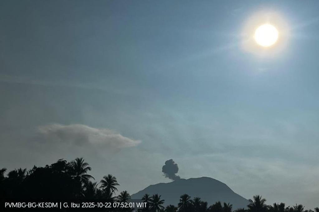 Gunung Ibu di Maluku Utara Meletus, Tinggi Abu Vulkanis Capai 400 Meter
