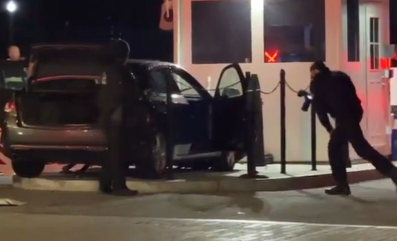 Mobil Misterius Tabrak Pagar Gedung Putih, Tak Jauh dari Kediaman Trump