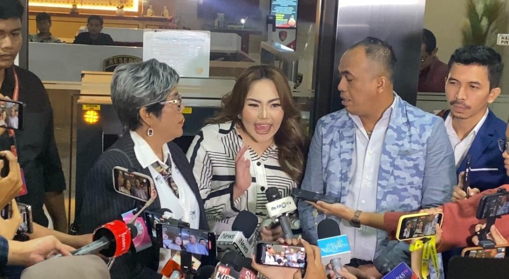 5 Jam Diperiksa Polisi, Lisa Mariana Buru-Buru Pulang!