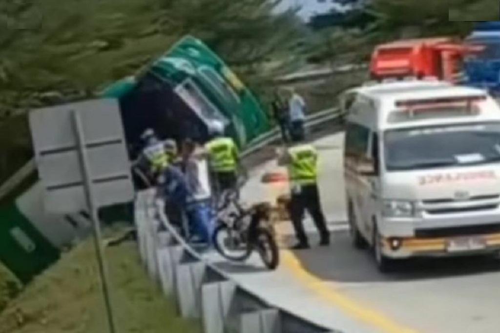 Kronologi Kecelakaan Bus Rombongan Wisata Asal Semarang, Terguling di Exit Tol Pemalang