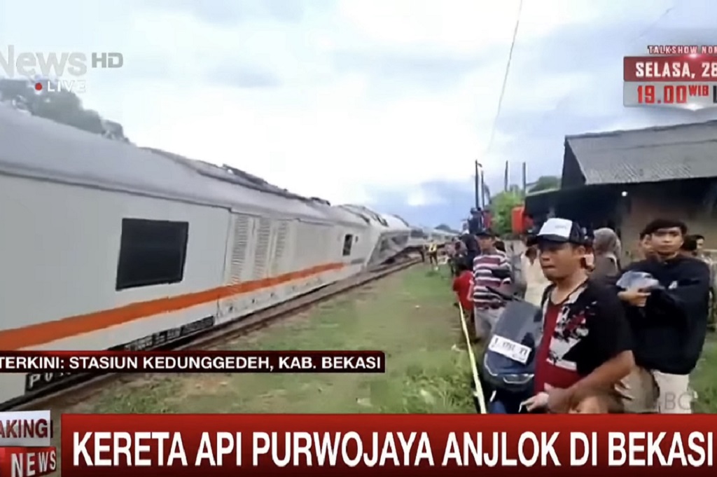 Kesaksian Warga saat KA Purwojaya Anjlok di Bekasi, Dengar Suara Gemuruh Keras