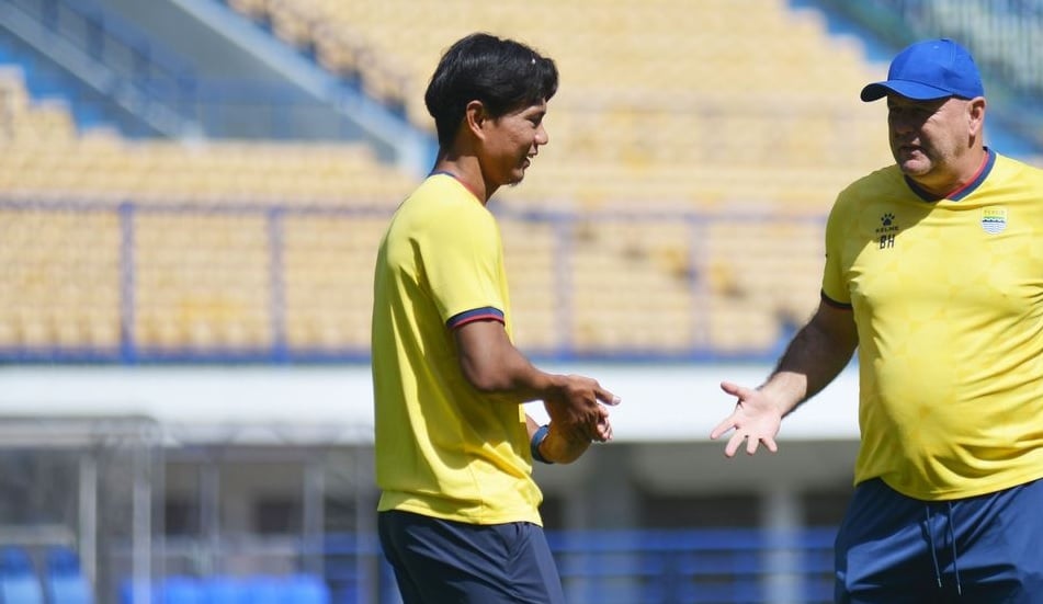 Jupe Kembali ke Persib Bandung, Reaksi Bojan Hodak Jadi Sorotan!