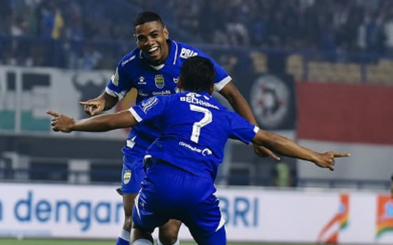 Hasil Super League: 10 Pemain Persib Hancurkan Persis Solo