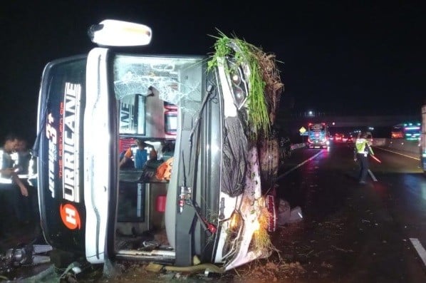 Bus PO Haryanto Terguling di Tol Batang Tewaskan 3 Orang, Ini Dugaan Penyebabnya