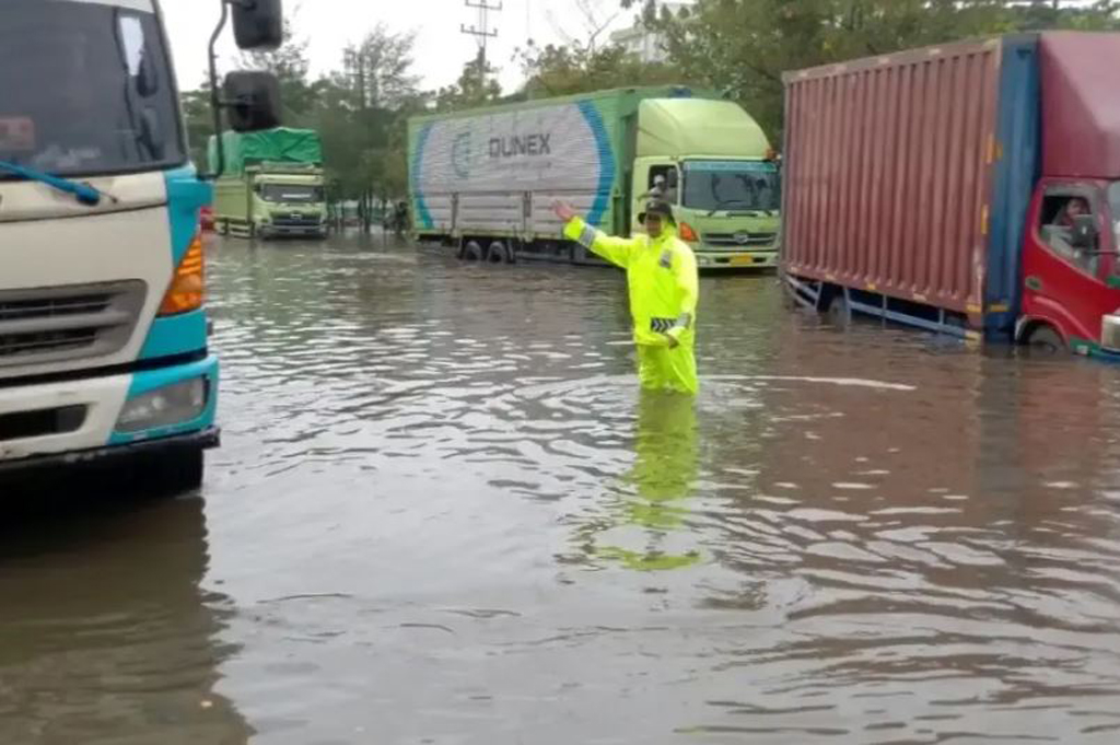 Catat! Ini 3 Rute Aman Pengalihan Arus Hindari Banjir di Jalur Pantura Kaligawe Semarang